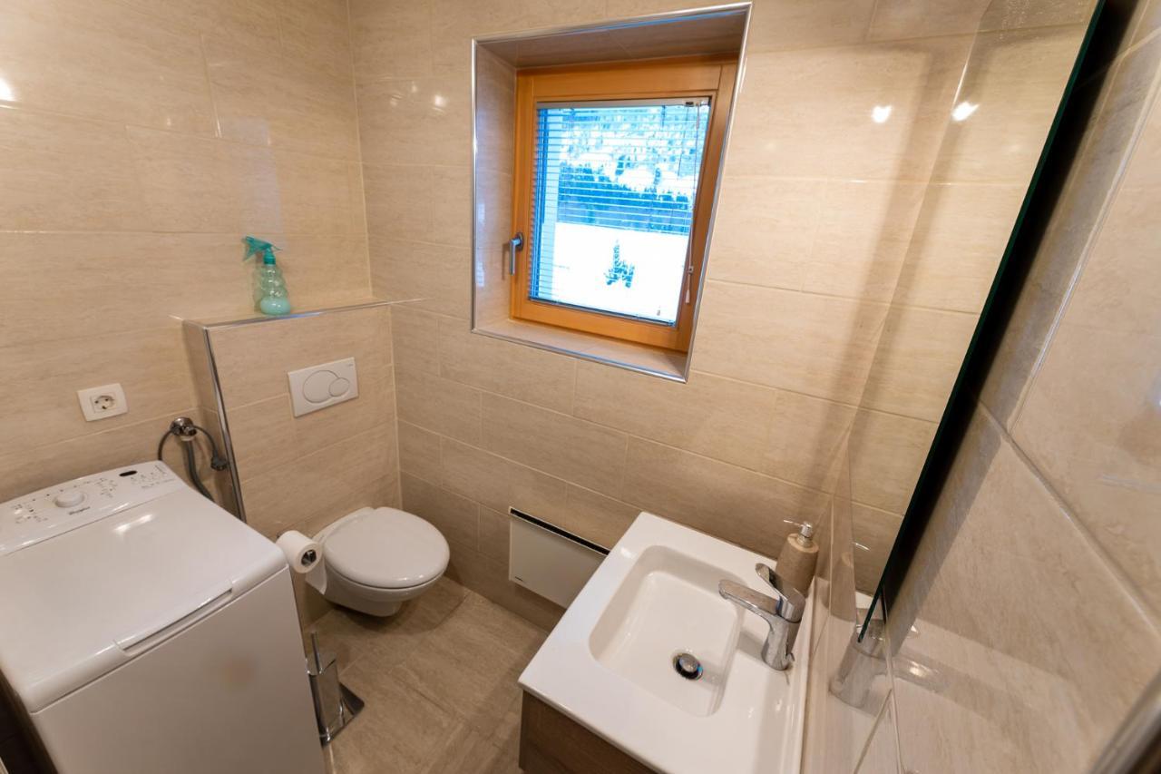 Apartma Lana มอยสตรานา ภายนอก รูปภาพ