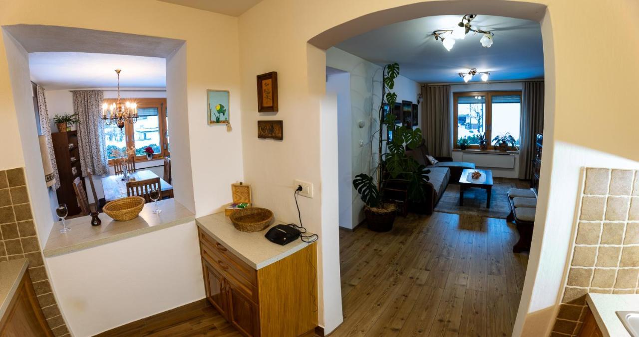 Apartma Lana มอยสตรานา ภายนอก รูปภาพ