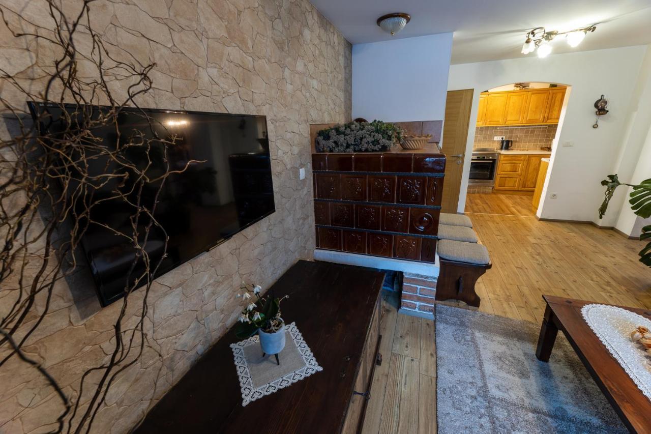 Apartma Lana มอยสตรานา ภายนอก รูปภาพ